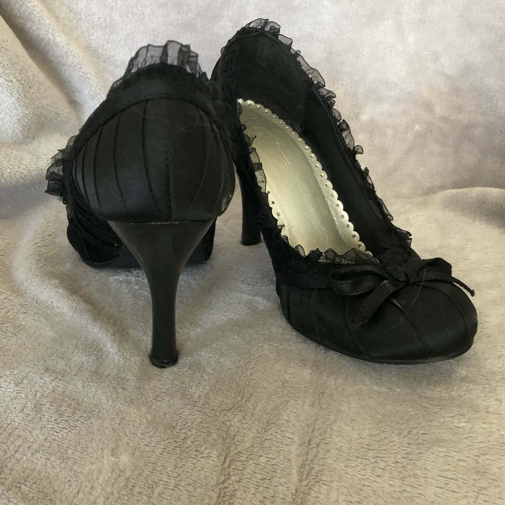 Black pumps, like new